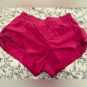 Lululemon Hotty Hot low rise shorts 2.5